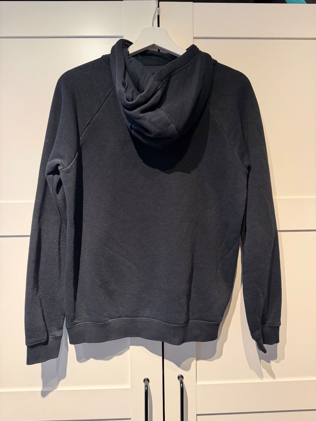 Nike Maglioni & Felpe: Nike Kapuzenpullover schwarz Grösse S – Usato da Emmenbrücke venduto da jouiii 1
