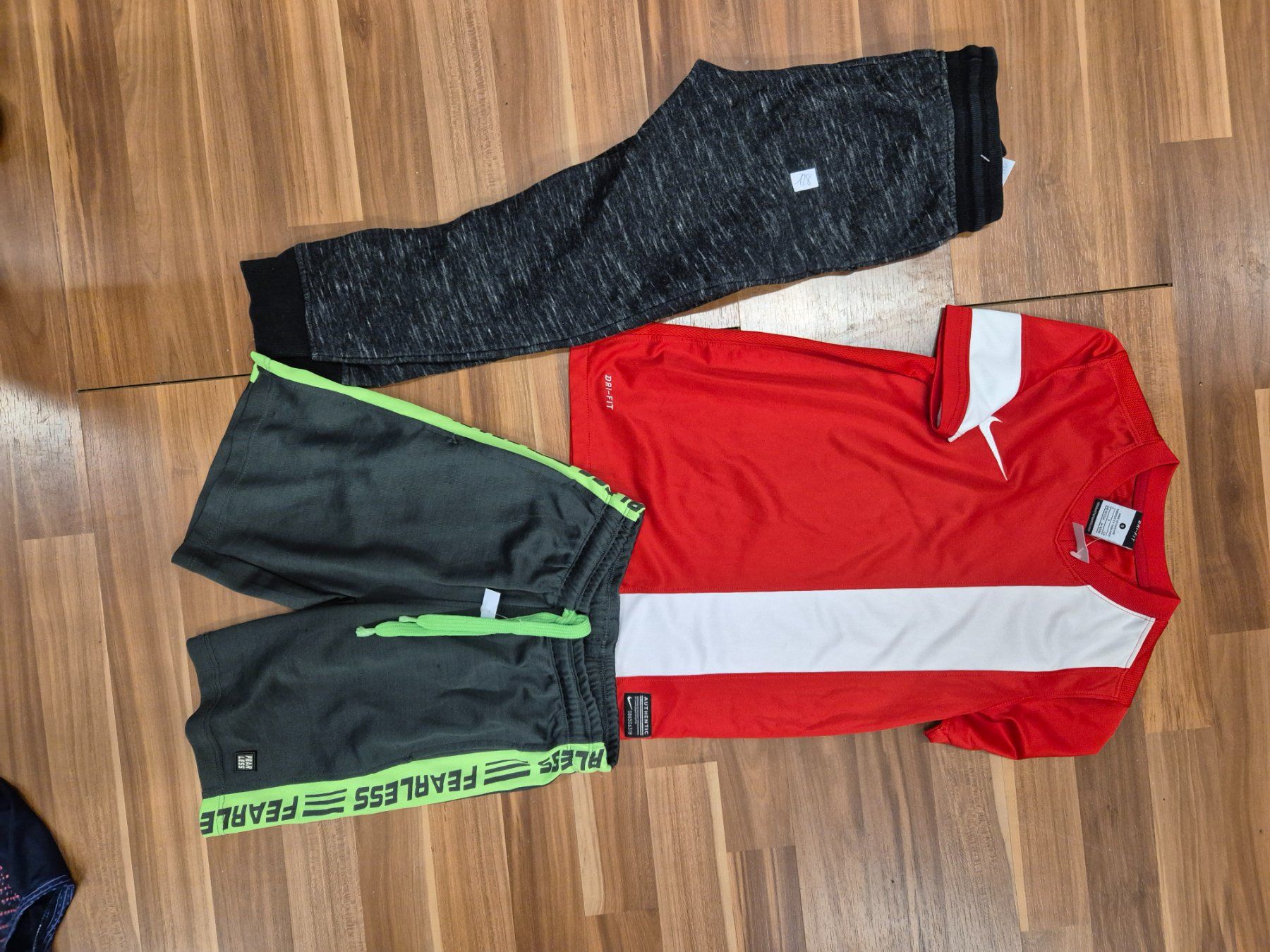Lotti & Set di vestiti: 2 Sportkleiderset gr 128  K29 – Usato da Schwarzenburg venduto da Flamingo07 2