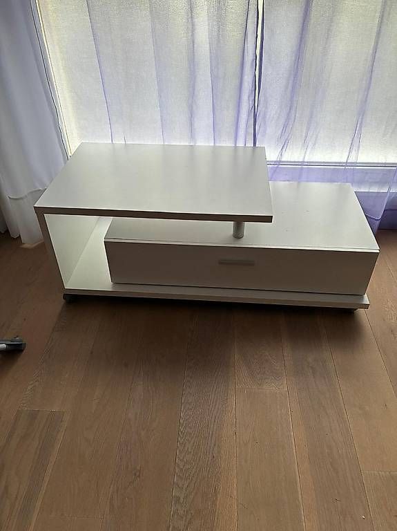 Meubles TV: Kleines Sideboard weiss – D'occasion à Eschenbach SG par Gadae 2