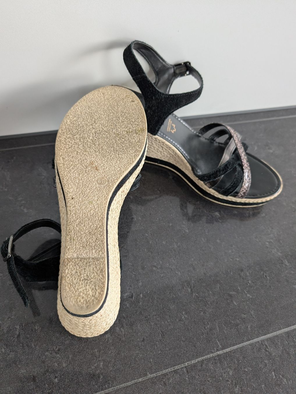 Damenschuhe: Keilsandalette Marco Tozzi schwarz Gr. 40 – Gebraucht aus Baar von caflemma 5