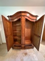 Eleganter Holzschrank mit Intarsien Louis Stil