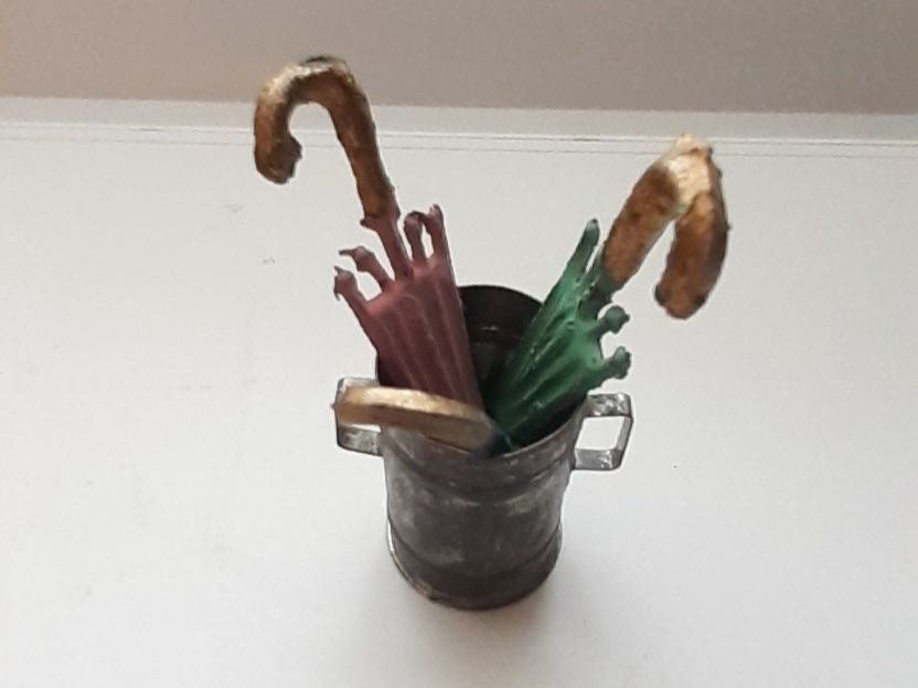 Puppenhäuser & -möbel: Puppenstube Schirmständer Metall antik – Gebraucht aus Mörschwil von antiksalon 4