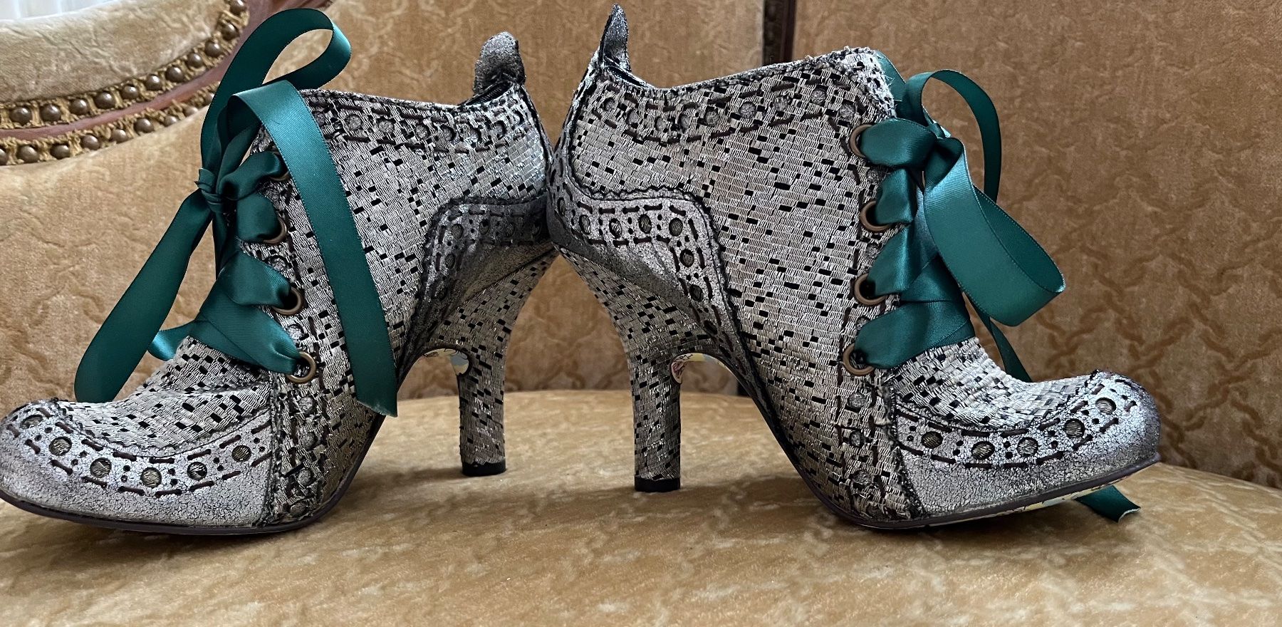 Scarpe da donna: Pumps Irregular Choice Gr: 37 silber – Nuovo (secondo la descrizione) da Arboldswil venduto da Sonnenelfe 1