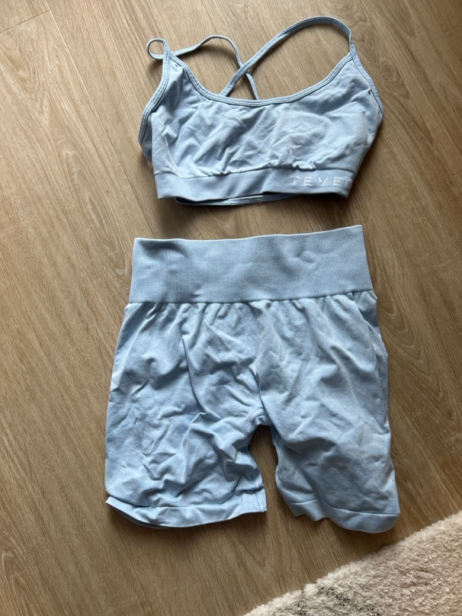 Teveo Kleiderpakete: Teveo Set – Gebraucht aus Bülach von joowaaa