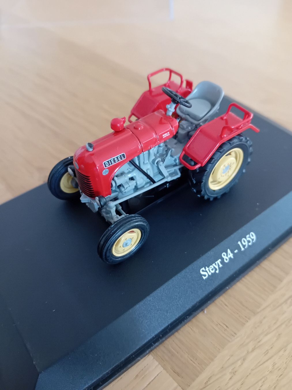 Kit di modellismo & Modellini statici: Steyr Typ 84 Modelltraktor Universal Hobbies 1:43 – Usato da St. Urban venduto da volvodreamer