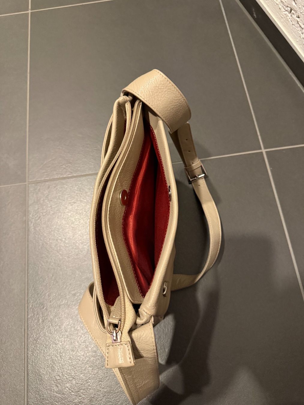 Sacs femmes: Handtasche Nika beige echtes Leder – D'occasion à Rothenburg par Patri00 1