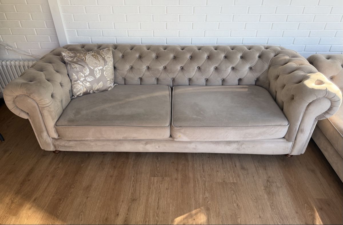 Sofas: Chesterfield Sofa – D'occasion à Bettlach par Valgoy