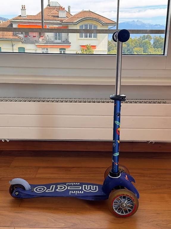 Kickboard: Trottinette Micro mini bleue + barre de poussée et assise  – Usato da Lausanne venduto da Gigi_1