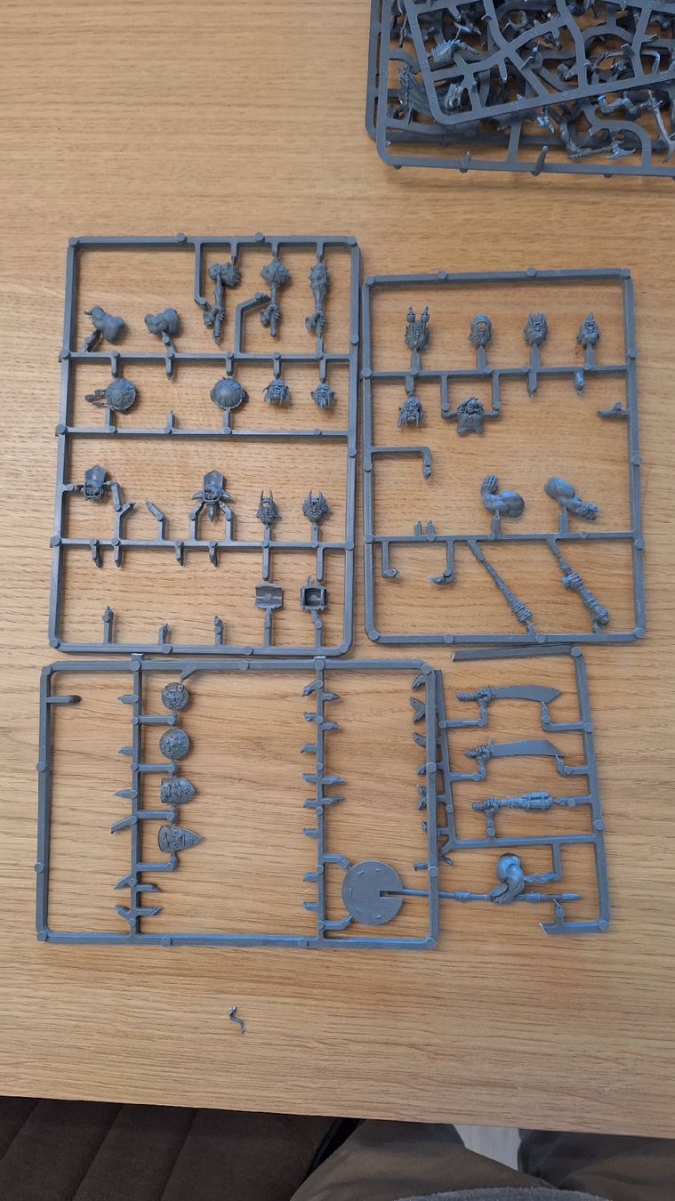 Spielzeuge: Lot de grappes Warhammer AoS et Old World – Gebraucht aus Meyrin von Alexdragon 1