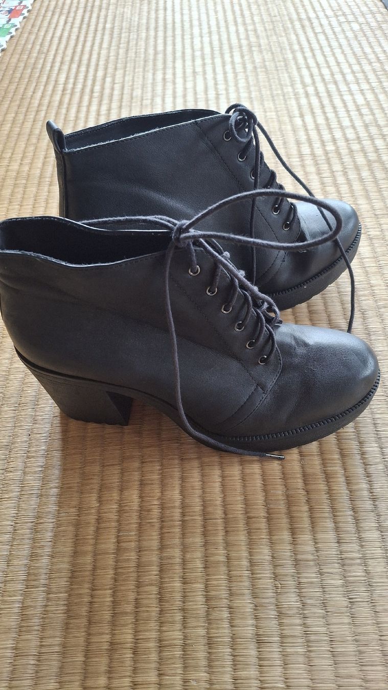 Damenschuhe: Schwarze Schnürboots Gr. 39, Leder, Blockabsatz – Gebraucht aus Brienz BE von mondchatz1 4