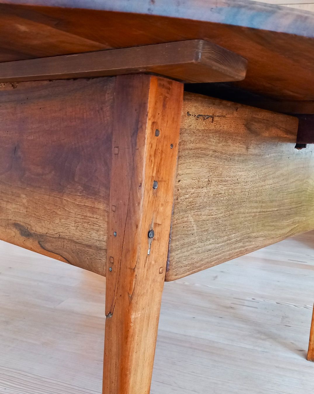 Tische: Grosser antiker Tisch – Gebraucht aus Lotzwil von Rosaklebb 9