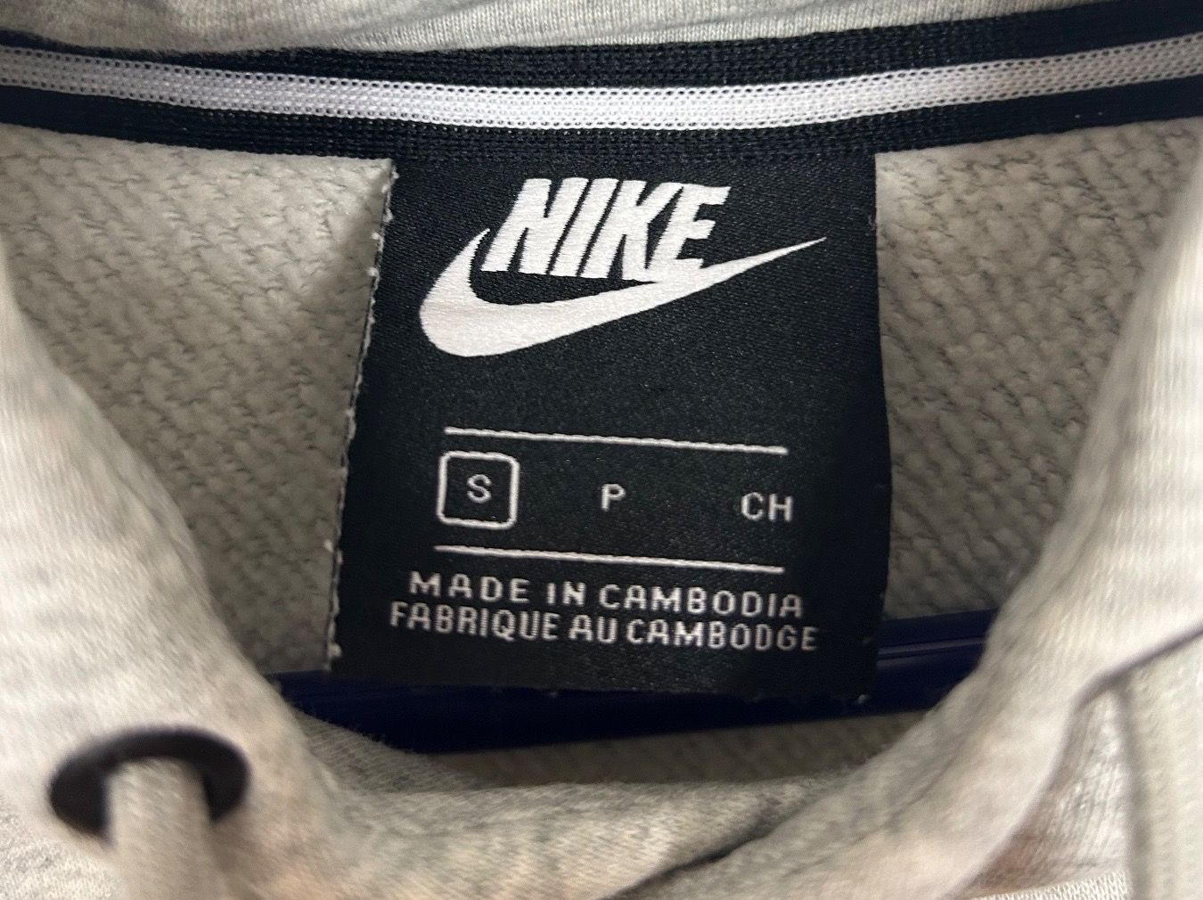 Nike Maglioni & Felpe: Nike  Damen Kapuze Pulli Gr.S top Zustand – Usato da Birsfelden venduto da Pearl10 2