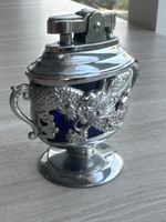 Tischfeuerzeug Drachen Motiv blaues Glas Metall silber