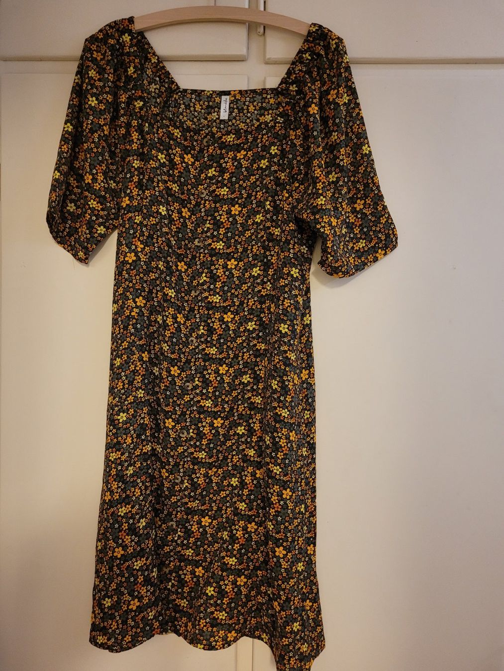 Kleider: Wunderschönes Sommerkleid Grösse 40 geblümt – Neu (gemäss Beschreibung) aus Zürich von canteiros