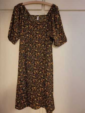 Wunderschönes Sommerkleid Grösse 40 geblümt