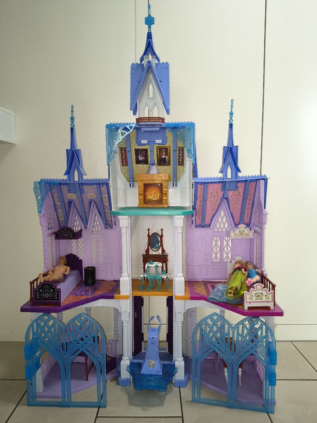 Case e mobili per bambole: Barbiehaus Frozen – Usato da Kloten venduto da sansisan