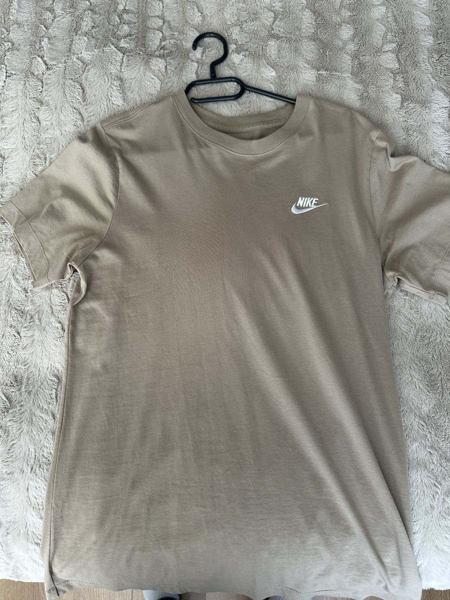 Nike T-shirt: Nike Tshirt – Nuovo (secondo la descrizione) da Wattwil venduto da betsar.13