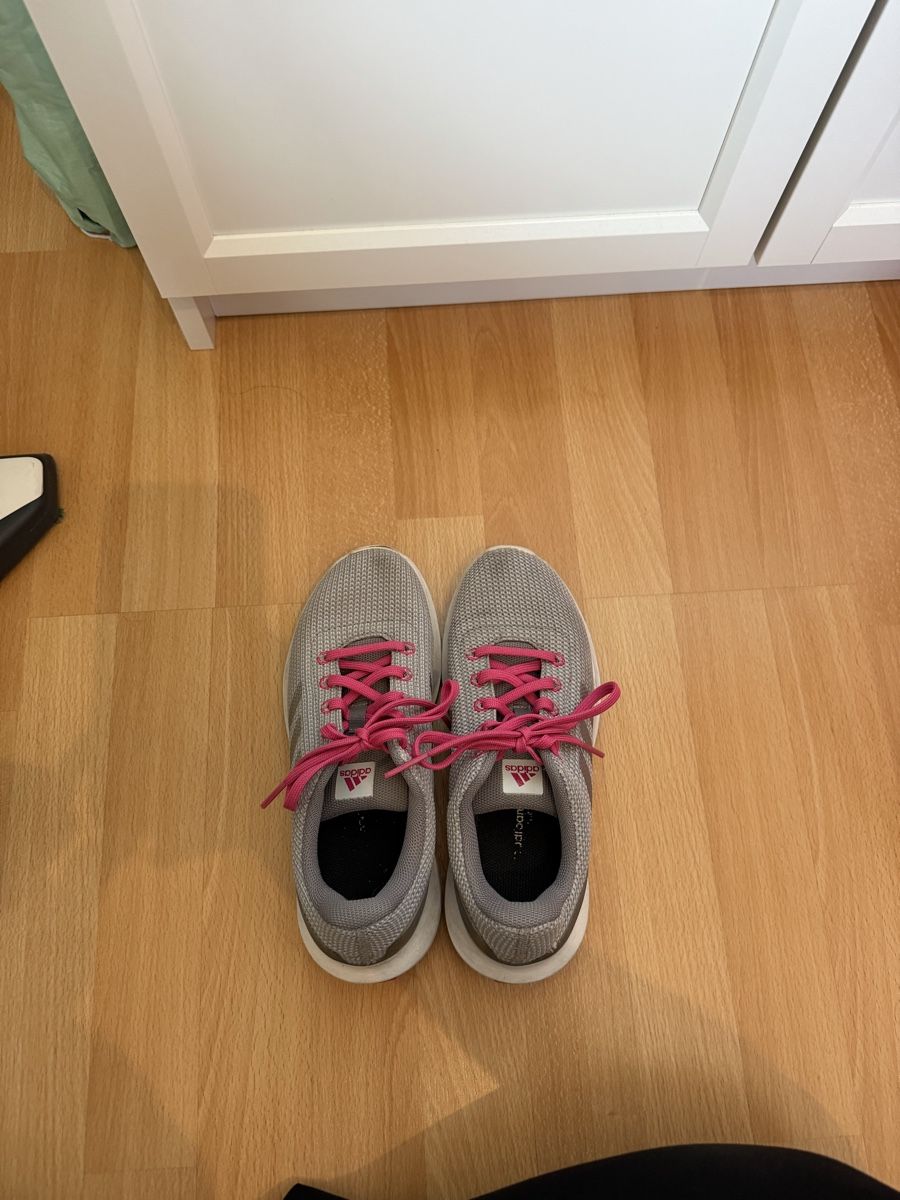 Adidas Damenschuhe: adidas Sneaker – Gebraucht aus Werdenberg von ana_t2wk