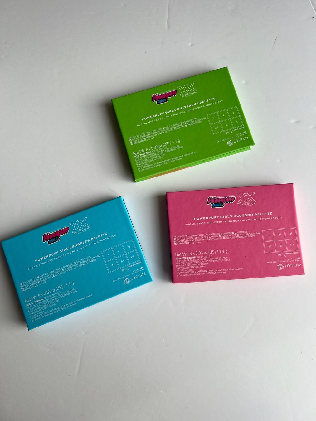 Maquillage: Palettes Super Nanas de Makeup Revolution – Neuf avec emballage d'origine à Neuchâtel par Thesebootsaremadeforwalking 4
