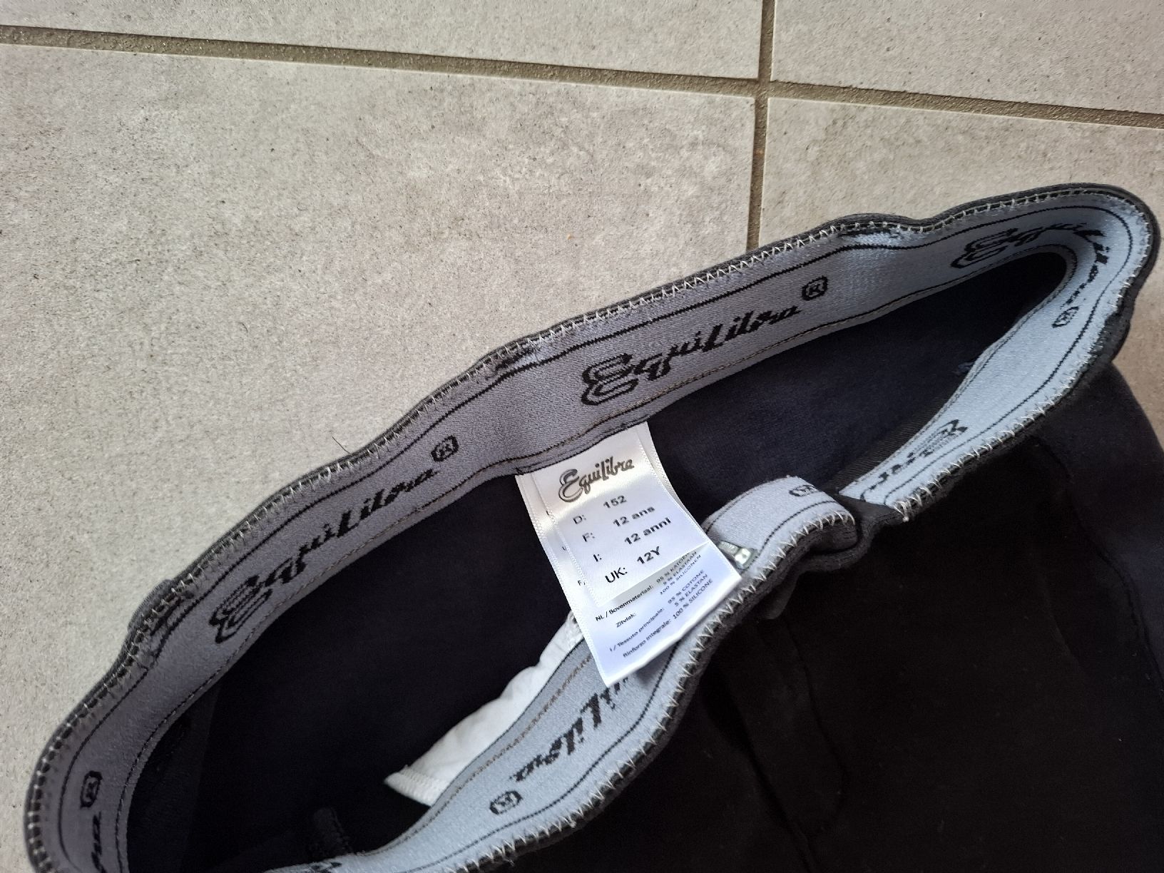 Felix Bühler Pantaloni: 2 pantalons equilibre, équitation 152 – Usato da Tramelan venduto da yok-yok 2