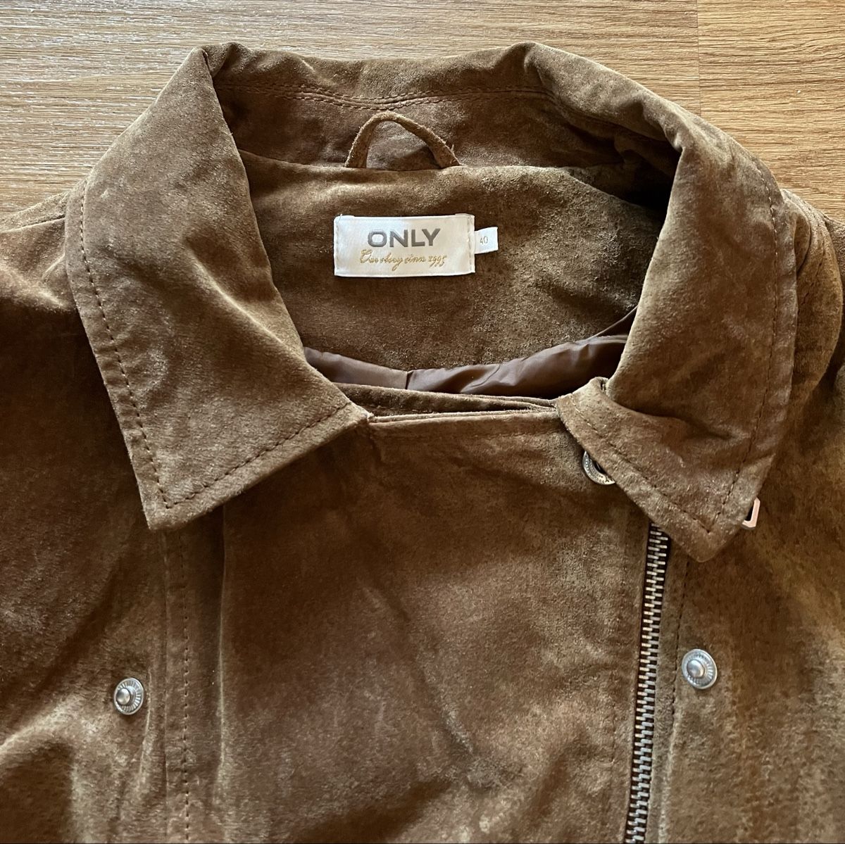 Only Giacche: Schöne Lederjacke von Only / Wildleder / Cognac – Nuovo (secondo la descrizione) da Biel/Bienne venduto da LadyDita 2