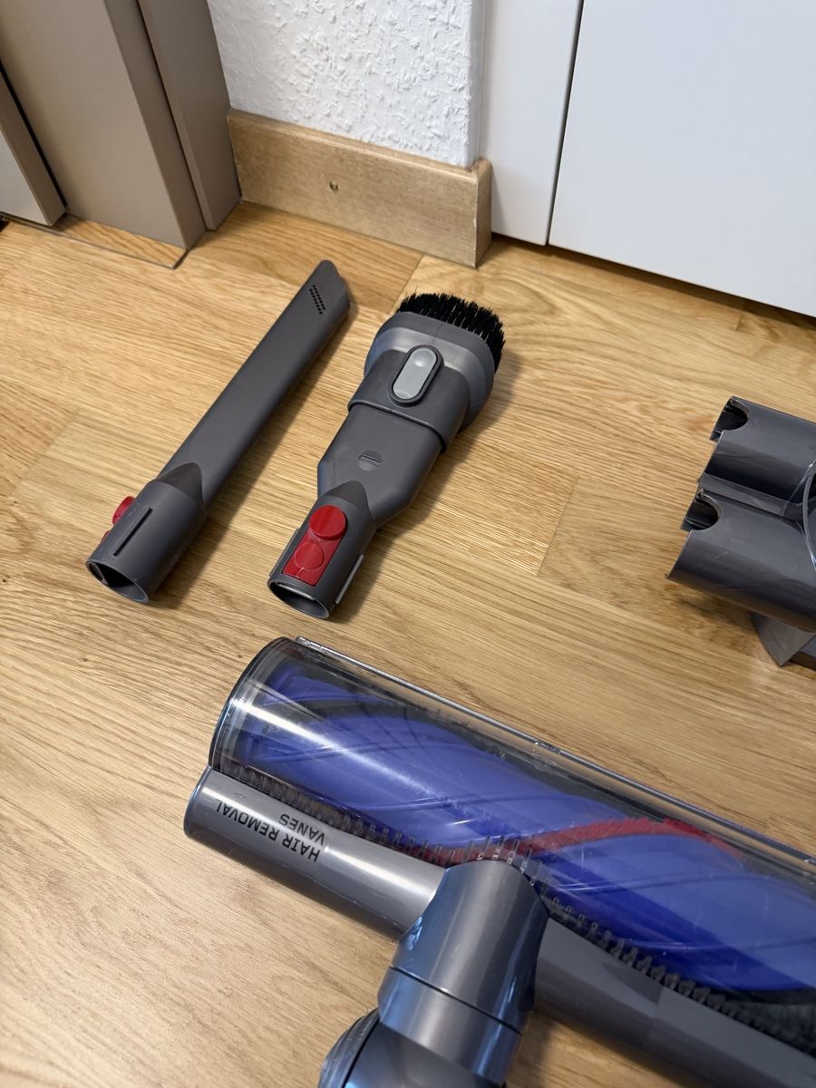Dyson Staubsauger & Zubehör: Dyson V8 absolute  – Gebraucht aus Meyrin von SA_3006 3