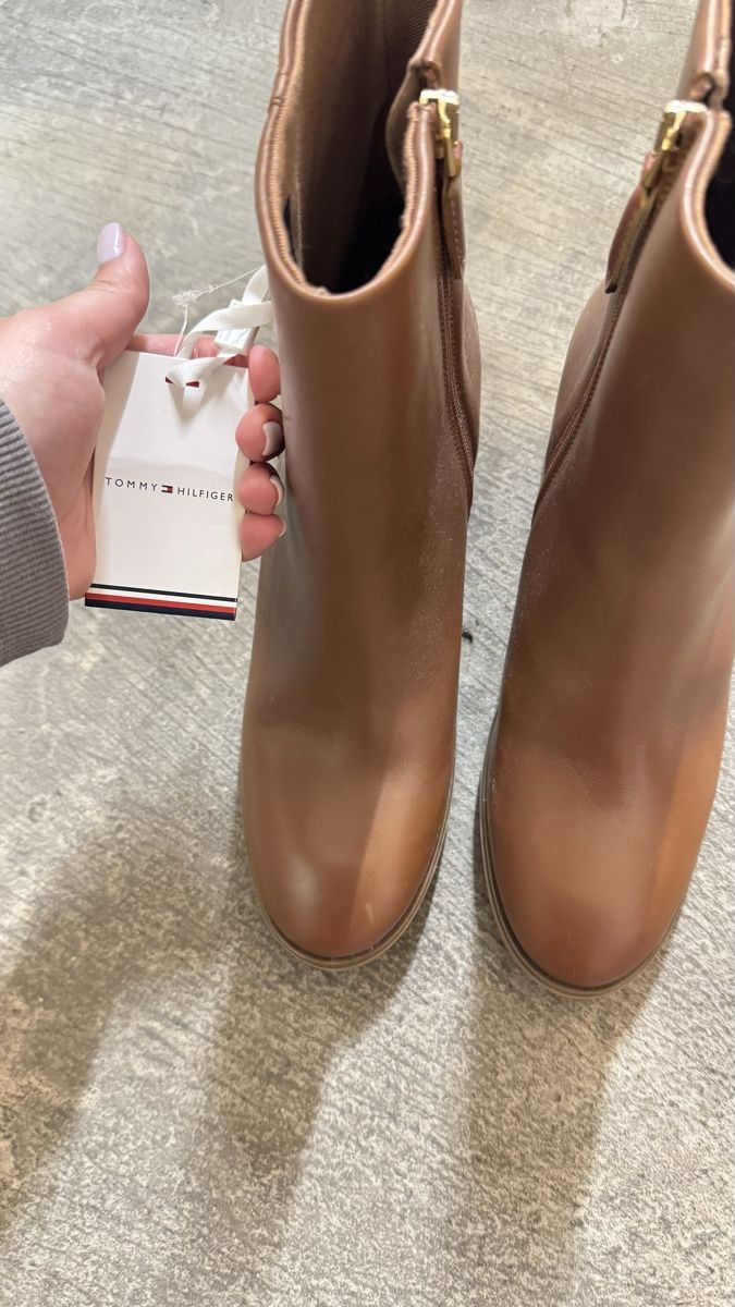 Tommy Hilfiger Scarpe da donna: New leather tommy hilfiger boots – Nuovo e nell'imballaggio originale da Zürich venduto da Violetx 4