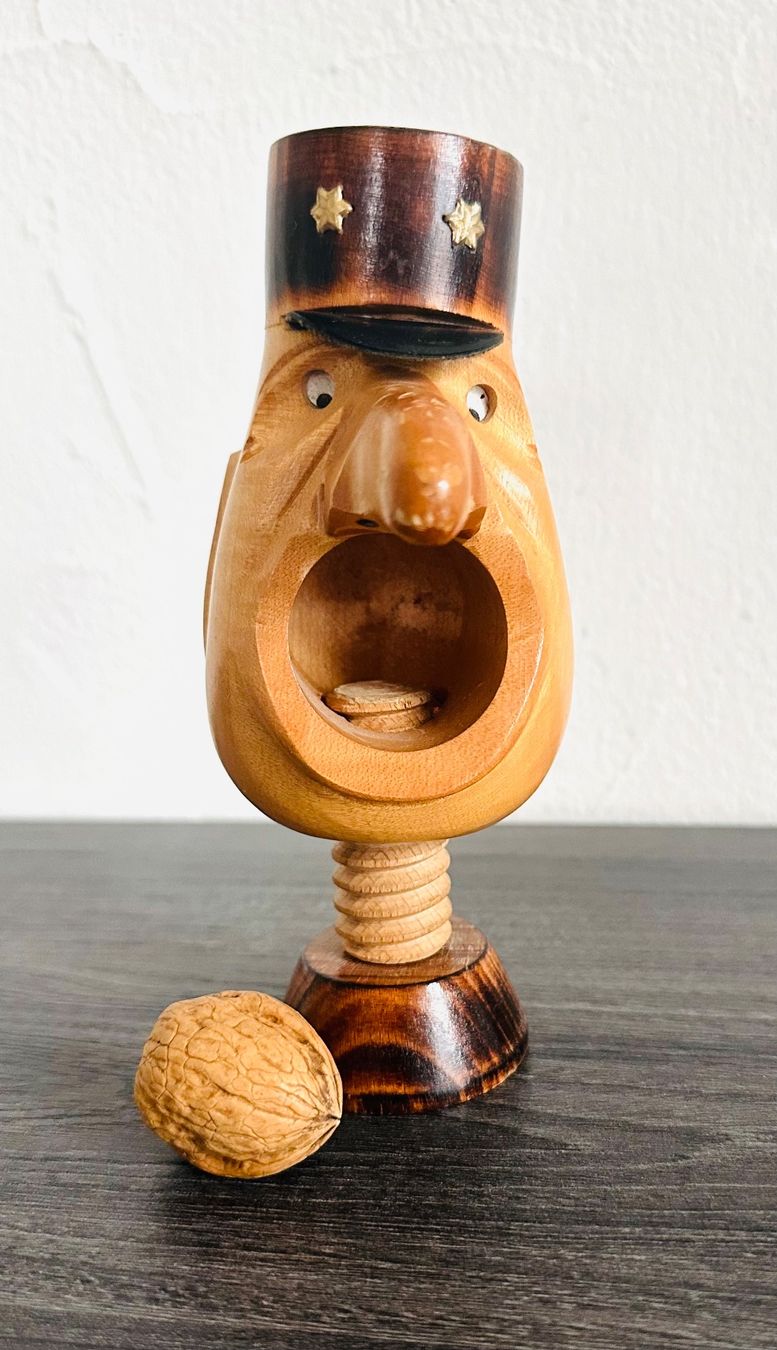 Elettrodomestici da cucina: Vintage Nussknacker Holz, General Giusan? – Usato da Zürich venduto da brazerola 1