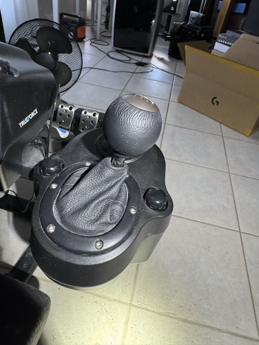Logitech Manettes: Setup Simulateur SimRacing Playseat avec volant g923  – D'occasion à Biel/Bienne par giofab 4