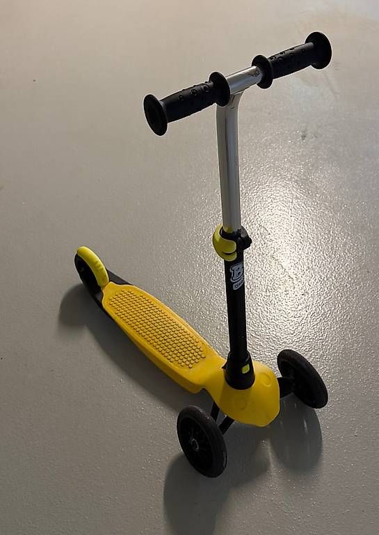 Fahrzeuge für Kinder: Oxelo Dreirad-Scooter – Gebraucht aus St. Niklausen, LU von nin_5m6j