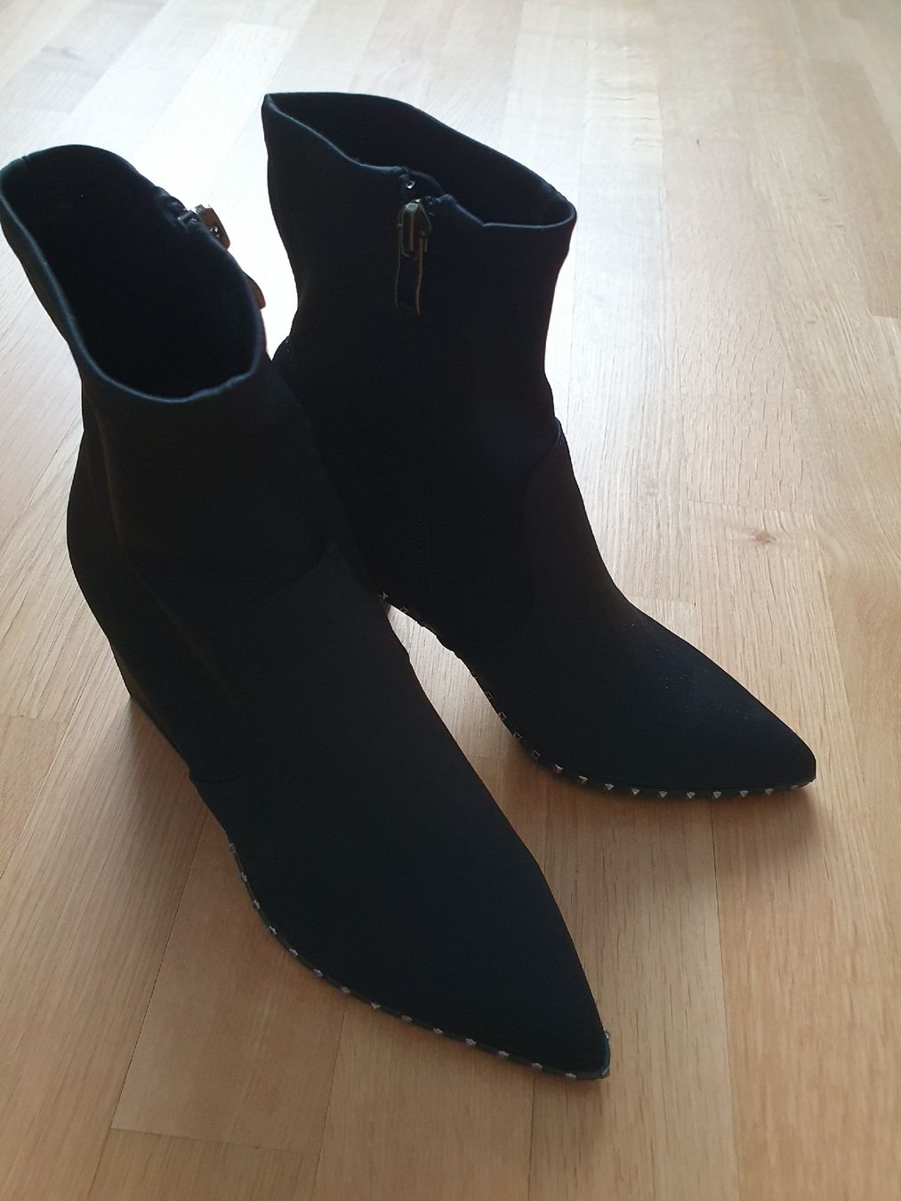 Damenschuhe: Alma en pena Stiefelette mit Nieten – Neu (gemäss Beschreibung) aus Wettingen von __Dom__ 1