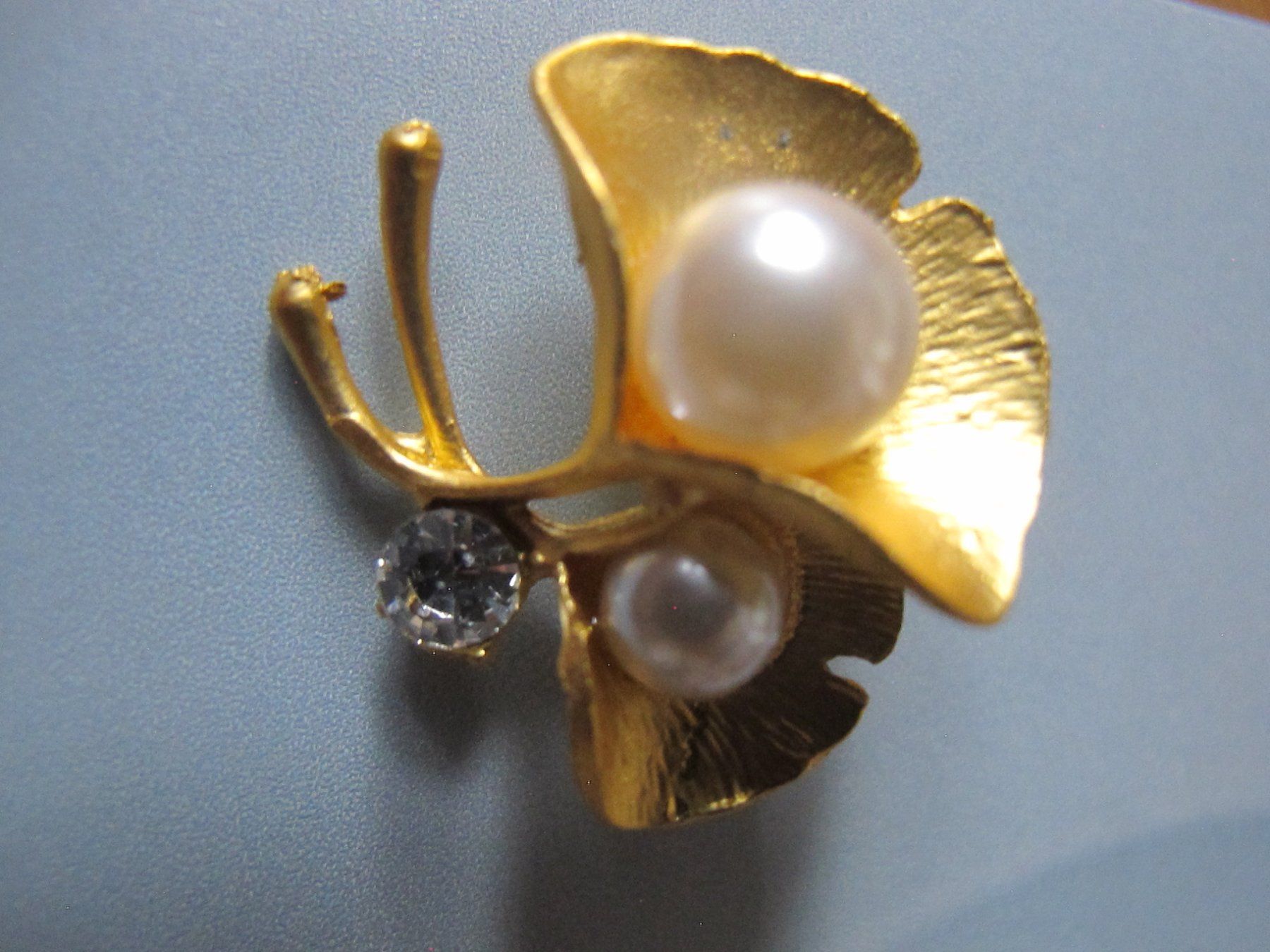 Spille & Fermagli: Elegante  Brosche mit Perlen und Strass, Goldfarben – Nuovo (secondo la descrizione) da Löhningen venduto da Chimae67