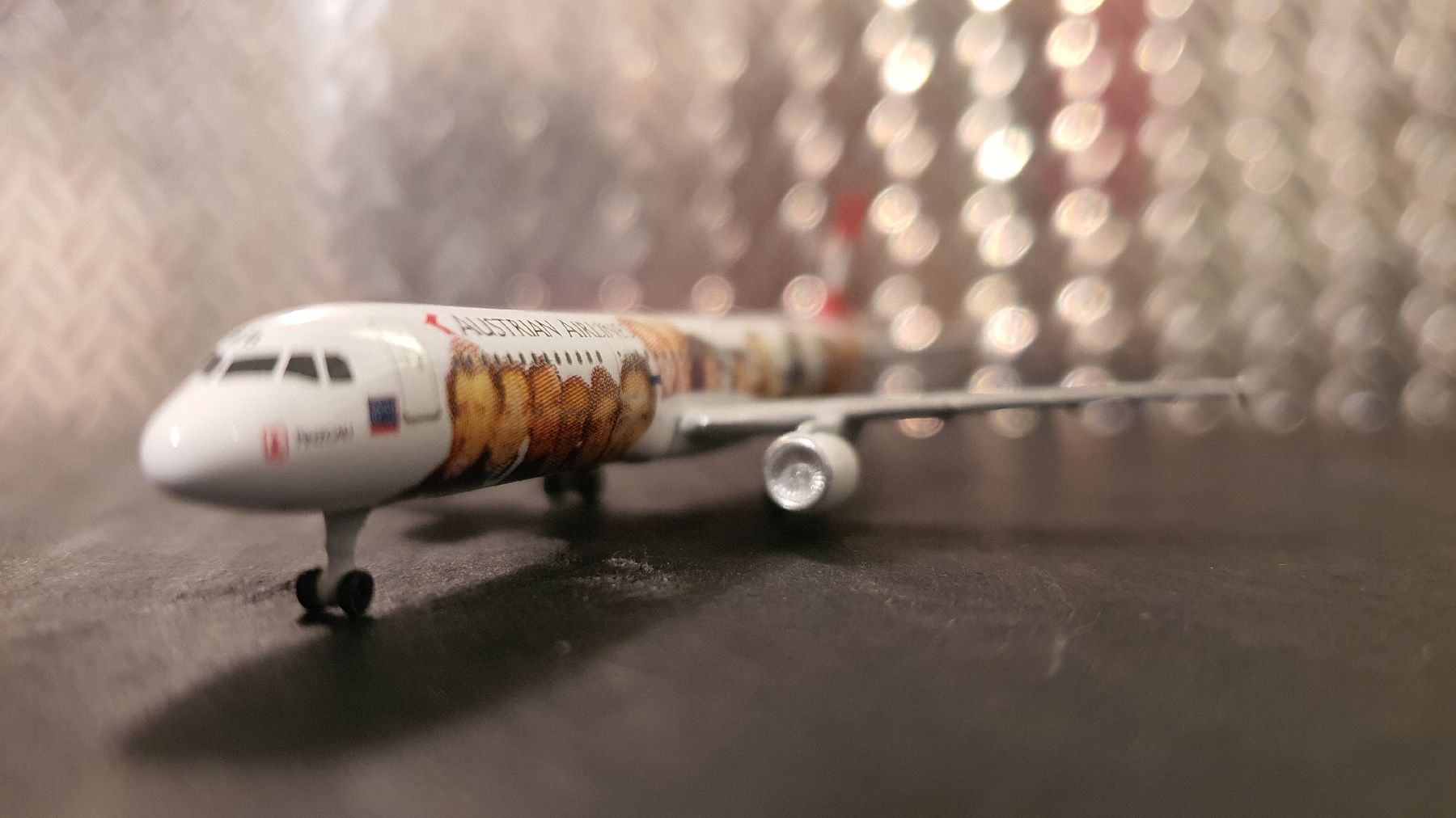 Airbus Kit di modellismo & Modellini statici: AIRBUS A321 AUSTRIAN AIRLINES 1:500 – Usato da Männedorf venduto da Modellbau-wyss 1