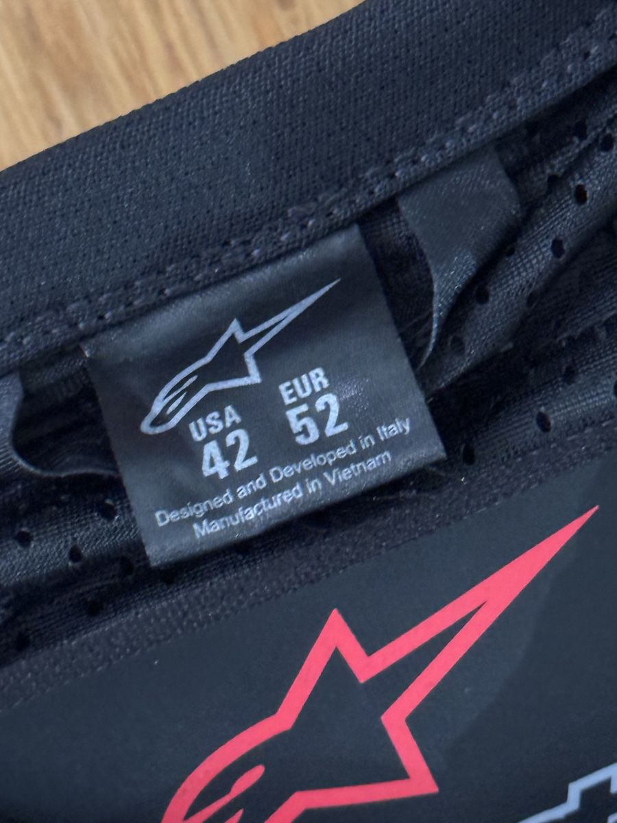 Alpinestars Completi, tute sportive e funzionali: Alpinestars GP Force Lurv 2PC Lederkombi Gr. 52 – Nuovo (secondo la descrizione) da St. Gallen venduto da floriyang 4