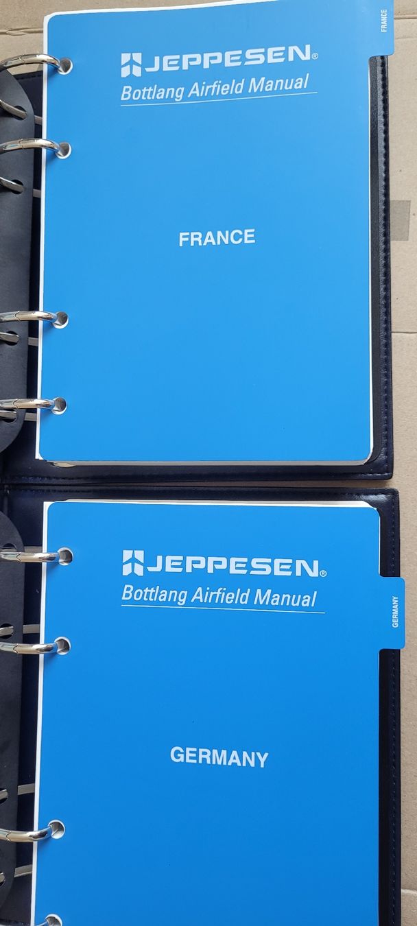 Bücher: 6 Jeppesen Ordner mit Flugnavigationskarten – Gebraucht aus Mastrils von csbeko 4