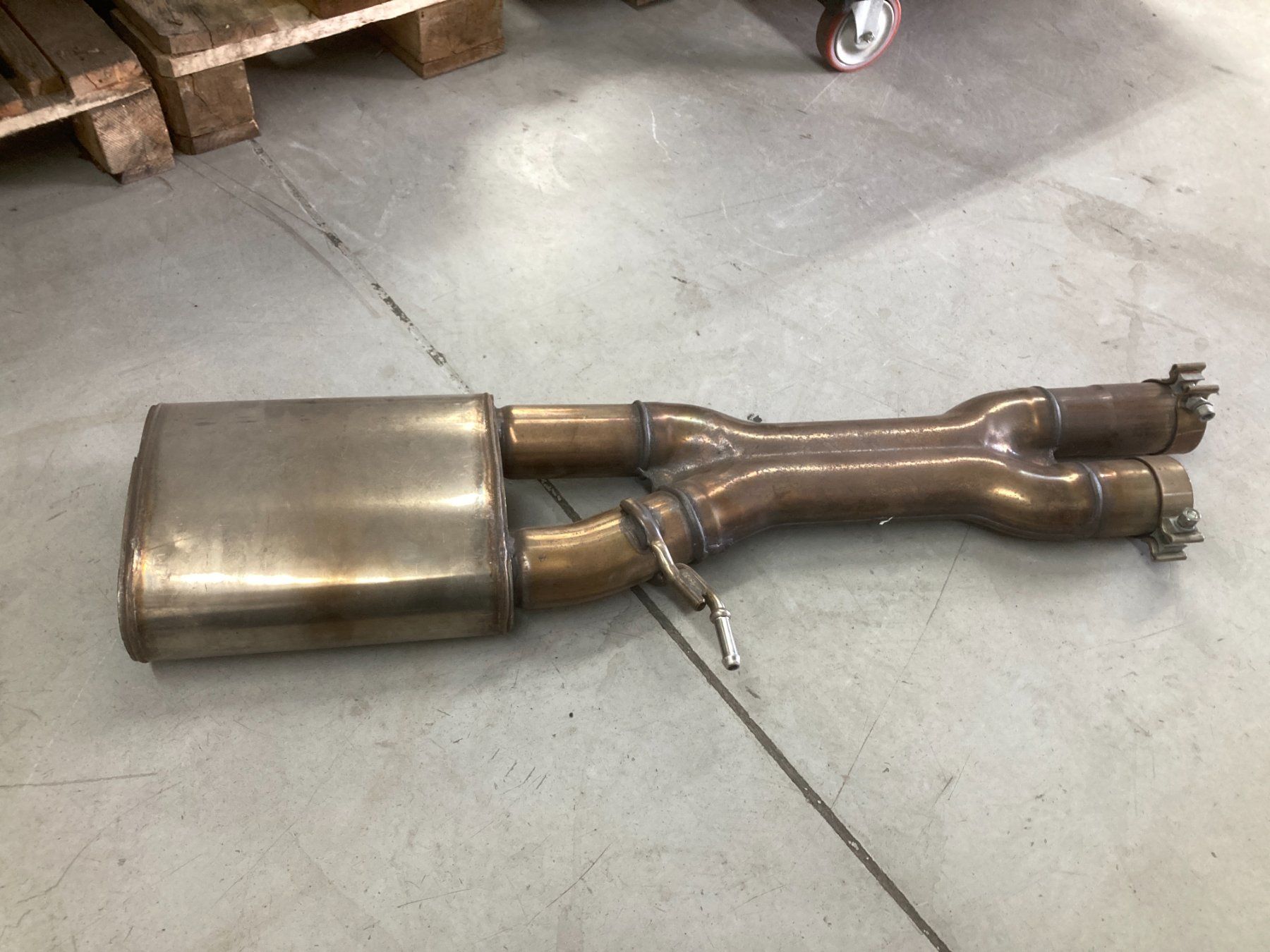 Jeep Sistemi di scarico: Jeep Wrangler 392 V8 Mitteltopf – Difettoso da Cham venduto da Cham6332 6