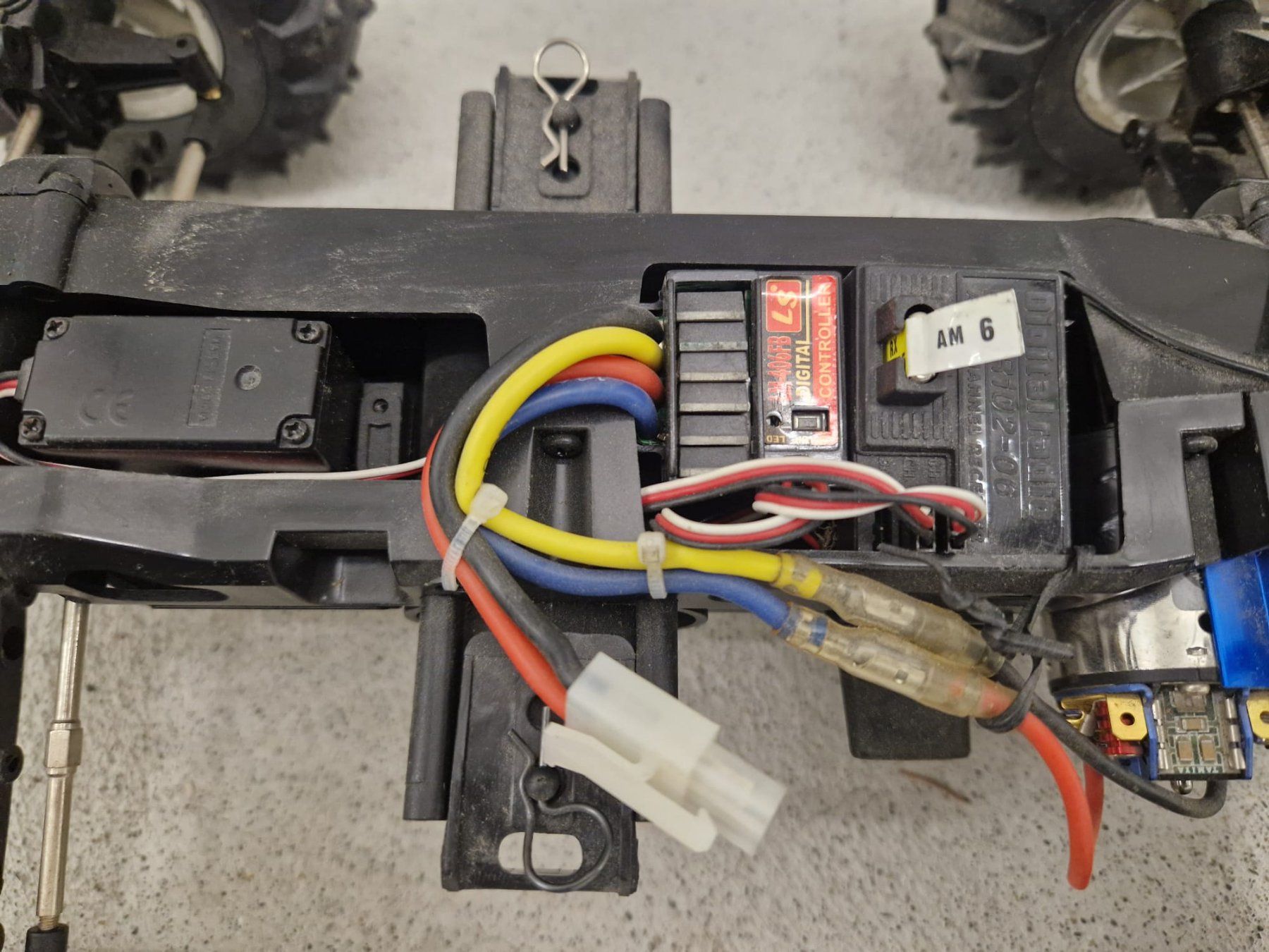 RC Kits de montage: RC Modellauto Elektro Monstertruck – D'occasion à St. Gallen par wri_m9b2 3