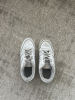 Baskets Nike Air Force 1 blanches taille 38,5 usées