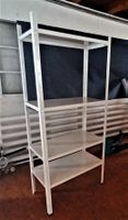 Praktisches Metallregal mit 4 Böden