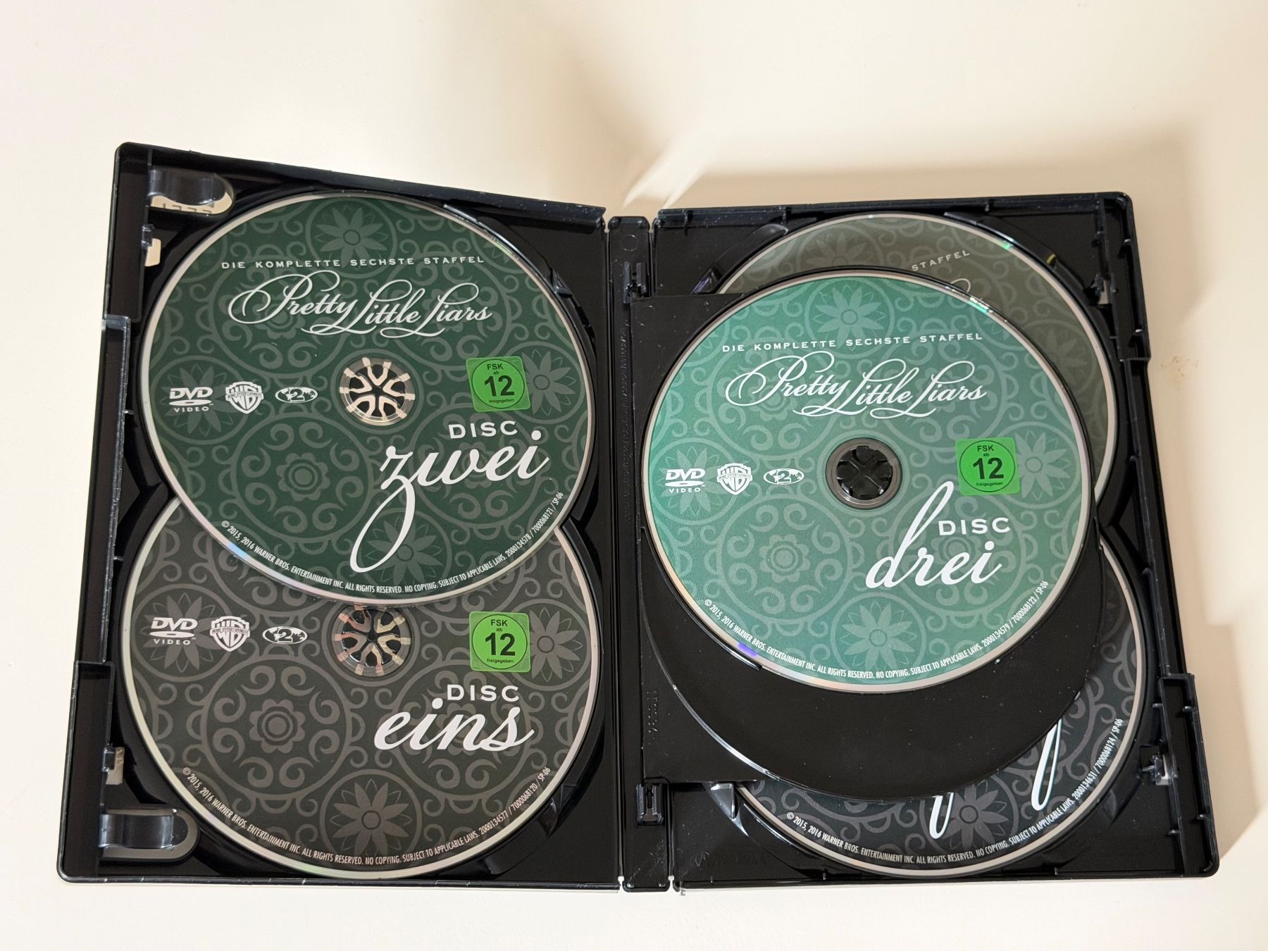 Alle DVDs: Pretty Little Liars - Staffel 6 - DVD Box – Gebraucht aus Altstätten SG von sheamus 3