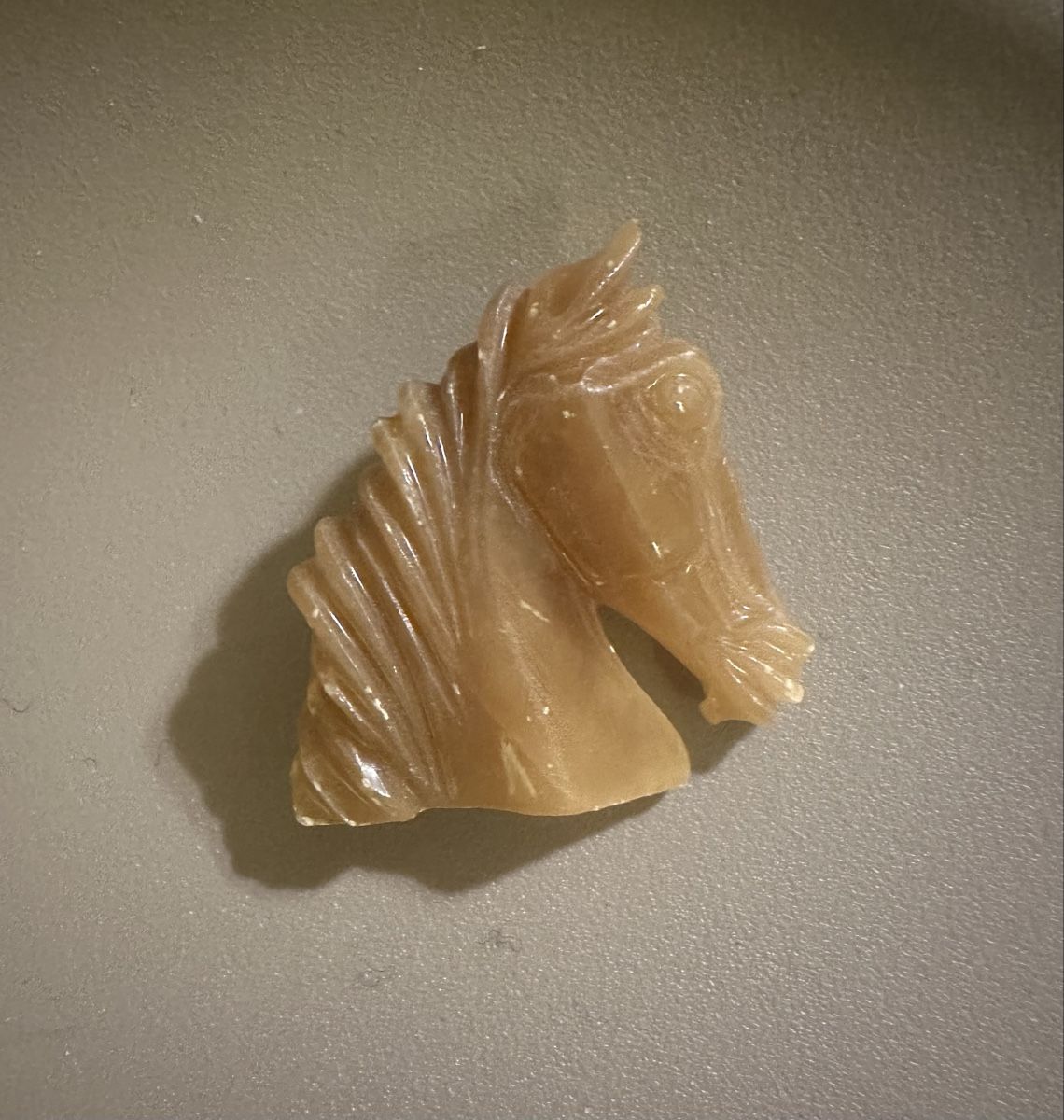 Spille & Fermagli: Brosche Pferdekopf, Alabaster – Usato da Oberwil BL venduto da orsay 1