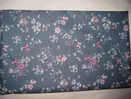 Baumwollstoff jeansblau Blüten und Vögeli