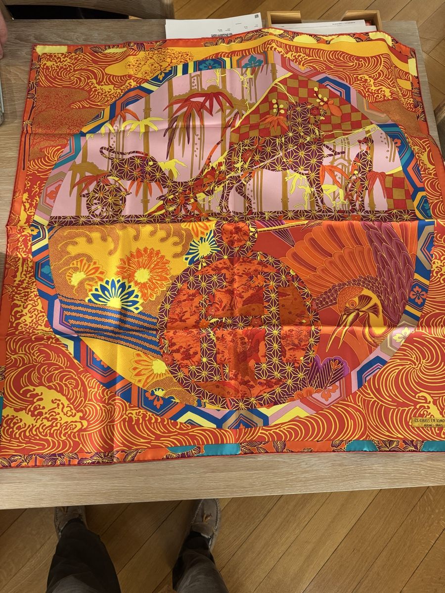 Hermès Foulard & Sciarpe: Scarf Hermes Ex Libris En Kimonos – Usato da Basel venduto da FlorinBasel 3
