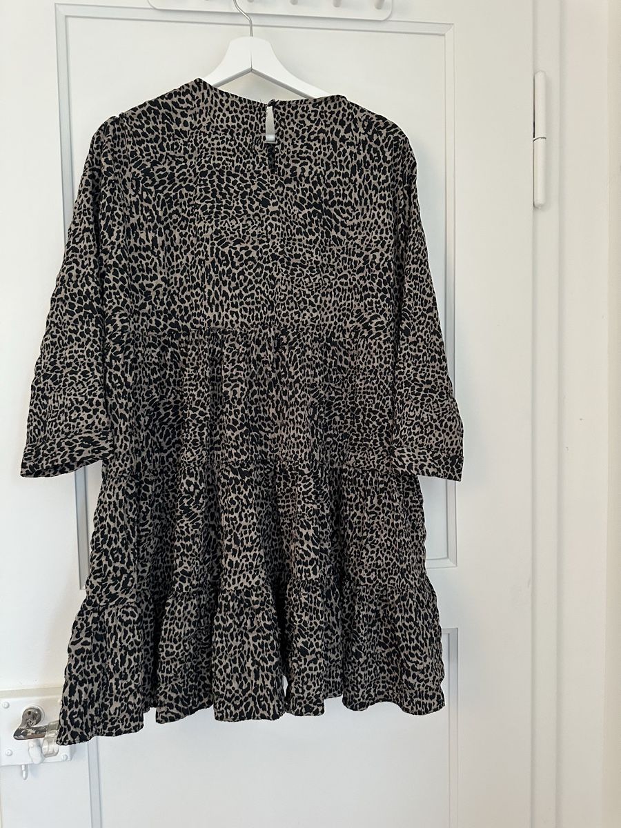 Zara Vestiti: Kleid Animalprint Grösse L  – Usato da Zürich venduto da RickyNicky 1