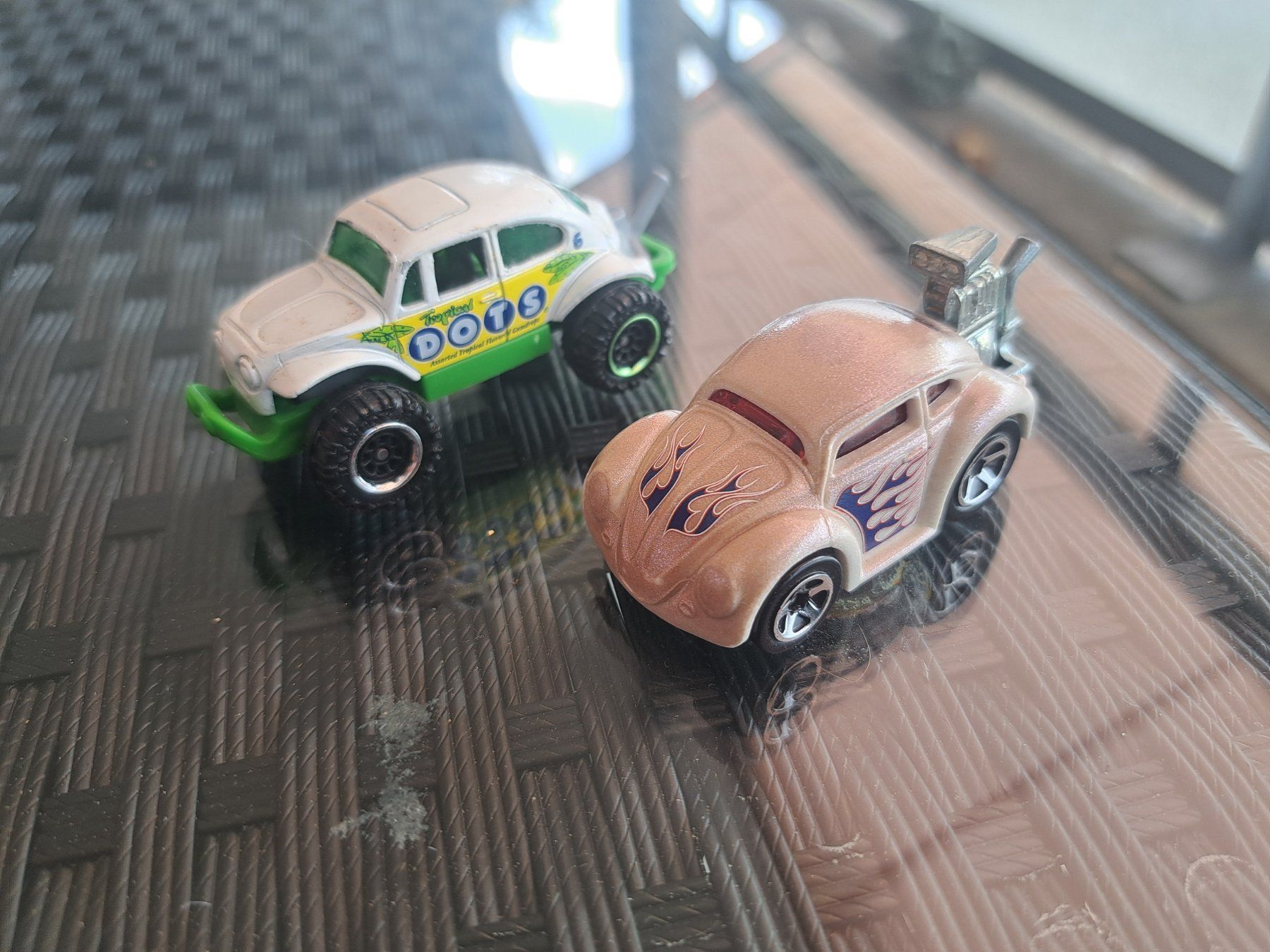 Hot Wheels Voitures modèles: 2x Hot Wheels Käfer ab 8.- – D'occasion à Emmenbrücke par bikesandmore75 2