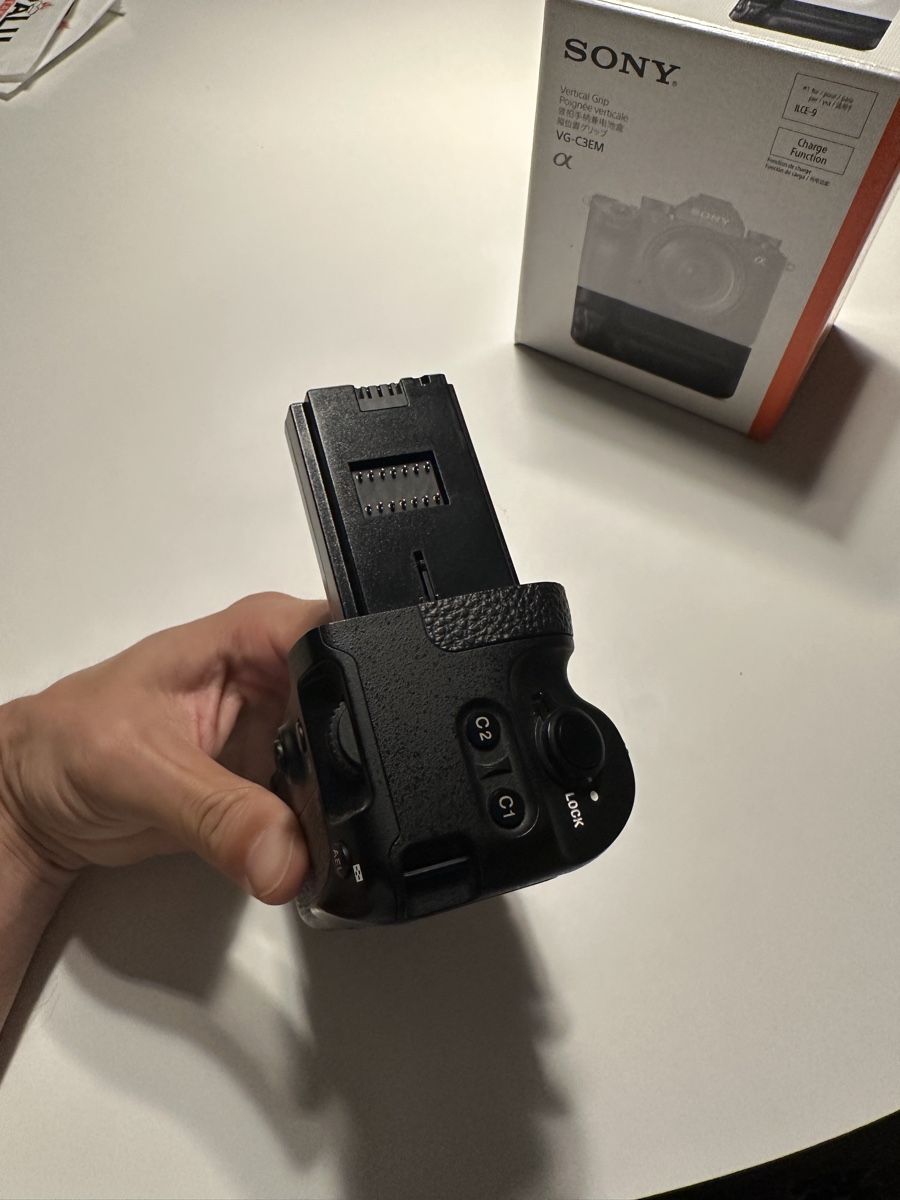 Sony Fotocamera: Sony VG-C3EM Battery grip – Usato da Frauenfeld venduto da bybong 5