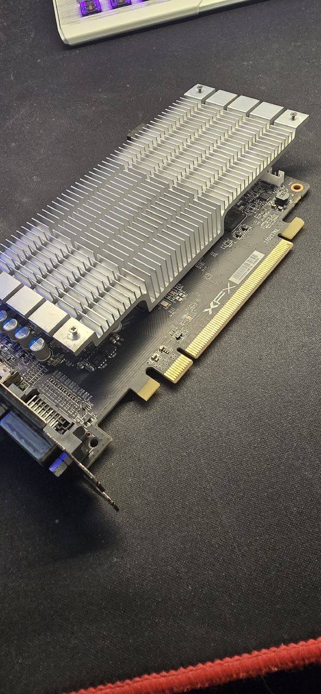 Amd Schede grafiche: Xfx radeon rx 560 4gb – Usato da langnau am albis venduto da GeebusRex