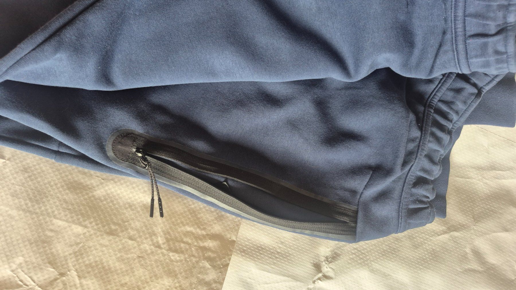 Nike Pantaloni: Nike Tech Fleece pants navy – Usato da Lugano venduto da Ceruttig 1