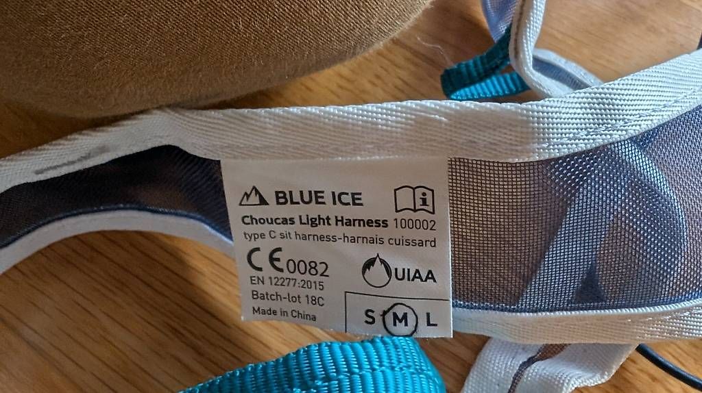 Matériel de grimpe: Blue Ice Choucas Light Klettergurt Grösse M Gratisversand – D'occasion à Innertkirchen par Flir 3