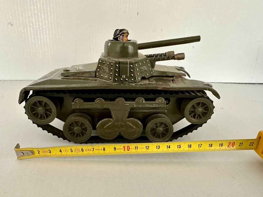Jouets: CHAR TANK JOUSTRA JOUET VINTAGE – D'occasion à FRIBOURG par BOULOULOU77 9